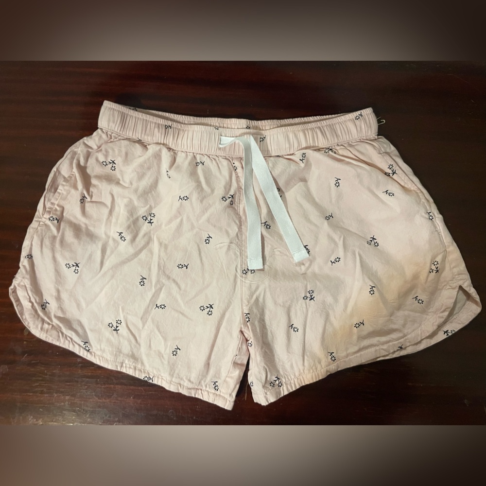 Cute patterned shorts with pockets and drawstring